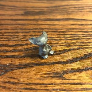 Vintage Hudson pewter mouse figurine holding tail. Collectible